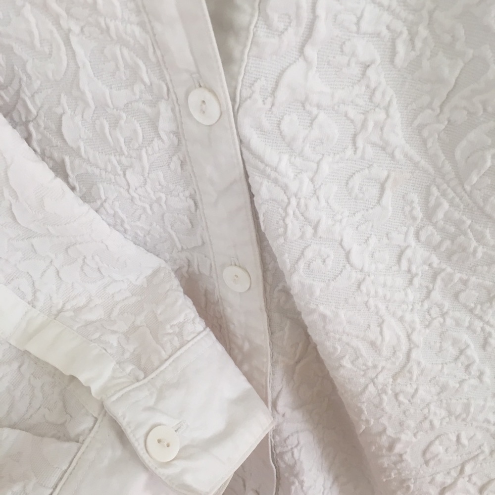 White button blouse - Picture 3 of 5